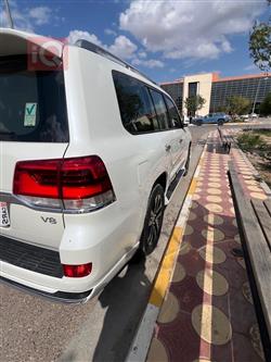 تۆیۆتا لاند کروزەر